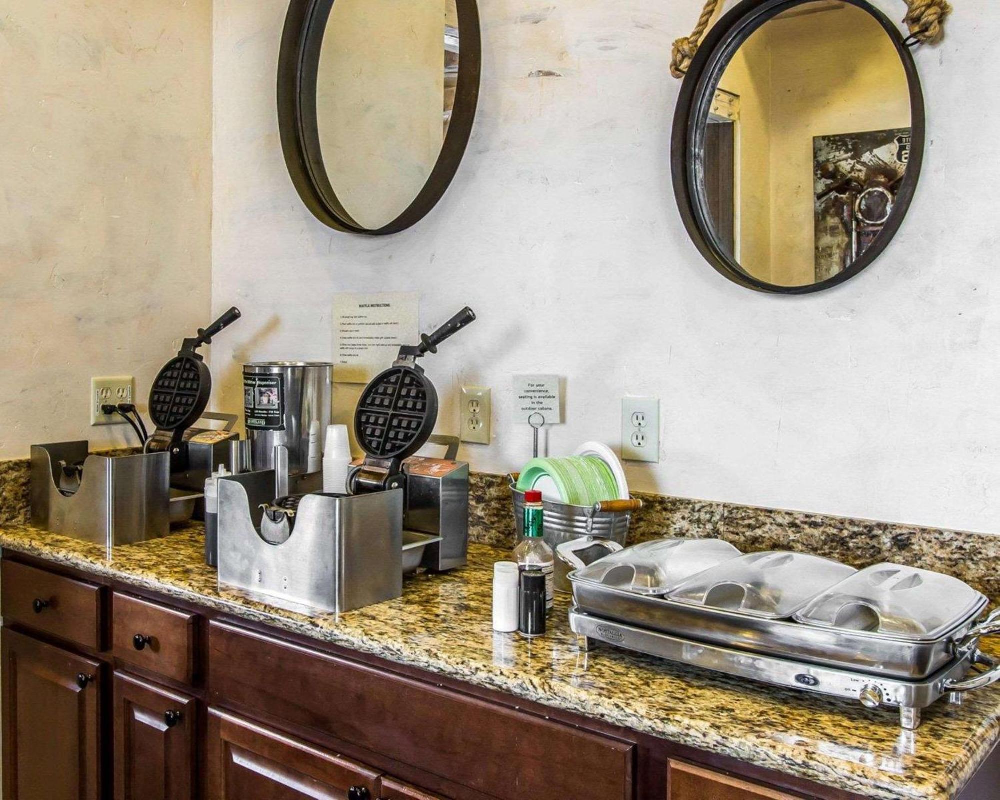 Rodeway Inn & Suites Williams Downtowner-Rte 66 Екстериор снимка
